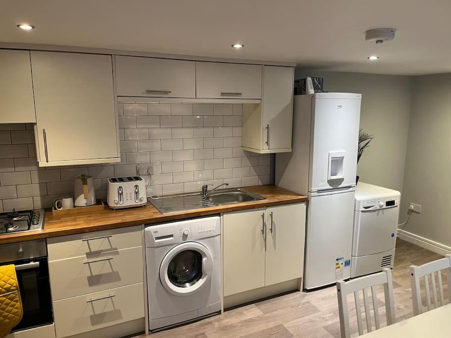 Stylish 1 Bedroom, 2 Bed Basement Flat With Free Parking Sale