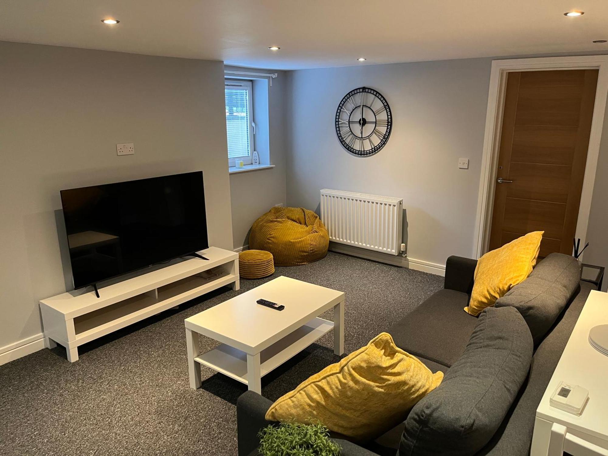 Apartment Stylish 1 Bedroom, 2 Bed Basement Flat With Free Parking Sale