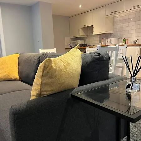 Stylish 1 Bedroom, 2 Bed Basement Flat With Free Parking Sale Exterior photo