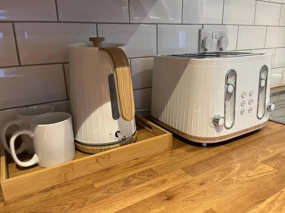 Stylish 1 Bedroom, 2 Bed Basement Flat With Free Parking * Sale